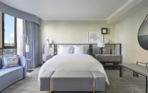 Beverly Wilshire, A Four Seasons Hotel - One Bedroom Beverly Suite Beverly Wilshire, A Four Seasons Hotel - One Bedroom Beverly Suite